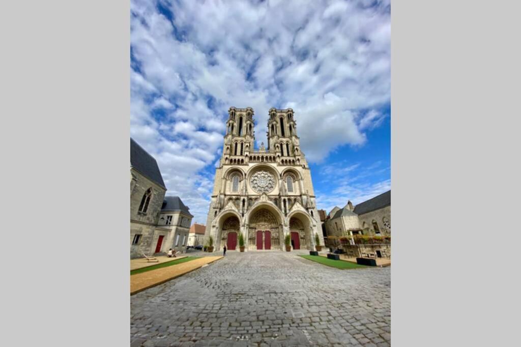 Appartement Jolie Vue Laon Exterior foto